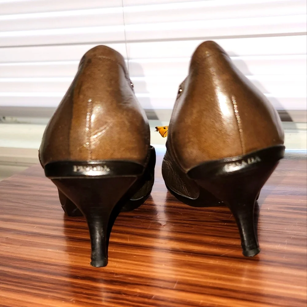 Prada Heels Super cute ๐ - Picture 4 of 9